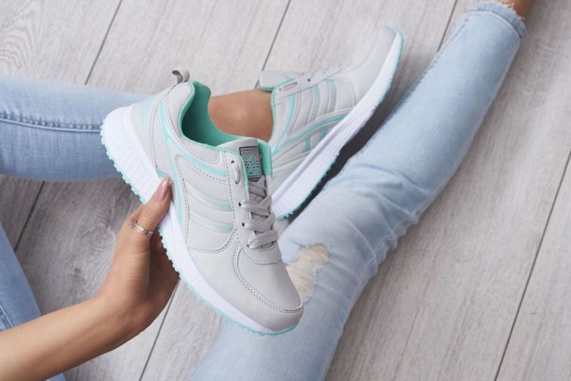 Sneakers – ce fel de încălțăminte sunt acești pantofi și pe care este cel mai bine să îi alegi?