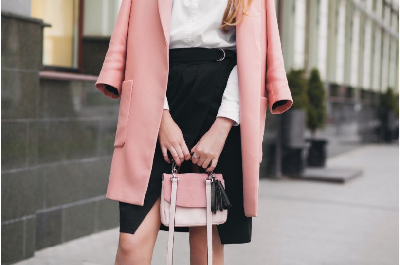 Paltonul roz – ținute romantice de toamnă