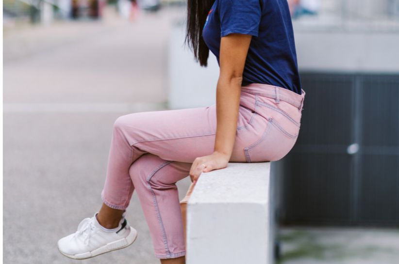 Iubim pantalonii roz pudră. Te vom sfătui cum să creezi cu ei ținute moderne