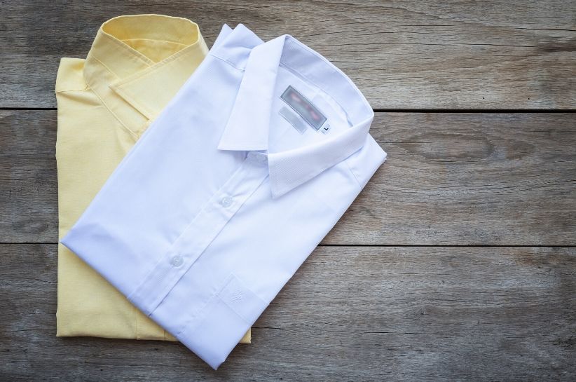 Cum să împăturești o cămașă pentru a nu se încreți? Vezi sfaturile noastre!