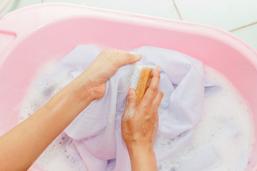 Știi cum să decolorezi hainele vopsite? Trebuie să cunoști aceste metode!